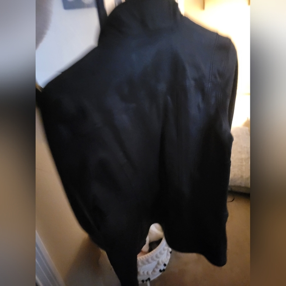 Leather jacket - Picture 3 of 4